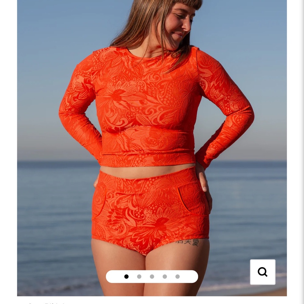 NWT Seea rashguard